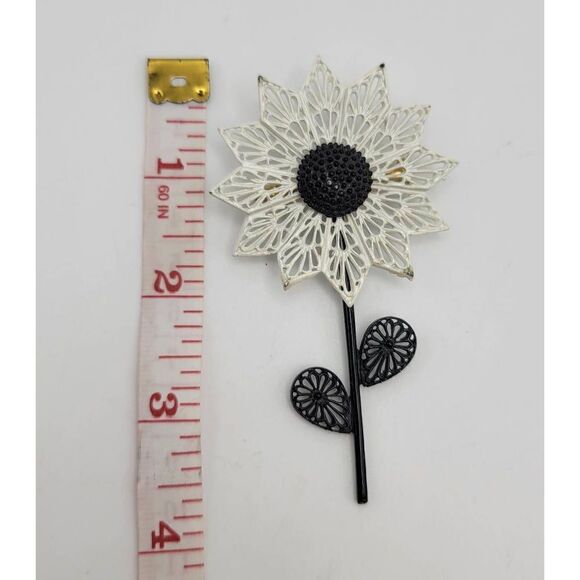 1960's Large Groovy Mod Black and White Daisy Flower Brooch Pin - Picture 3 of 6